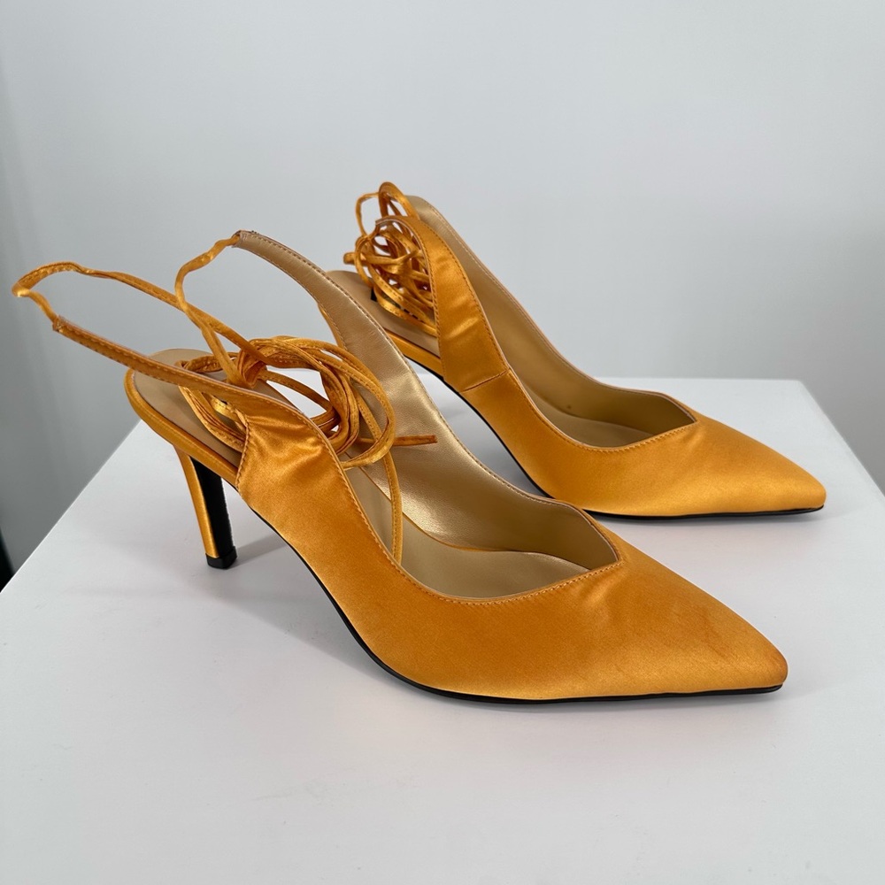 Vaila Shoes Estelle Ankle Wrap Satin Pumps size 9 in Gold Heels Pointed Toe